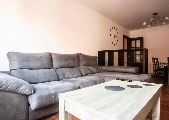 Con Plaza De Garaje Y Ascensor En A Guarda