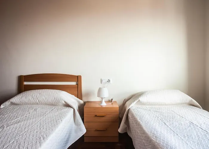 Con Plaza De Garaje Y Ascensor En A Guarda